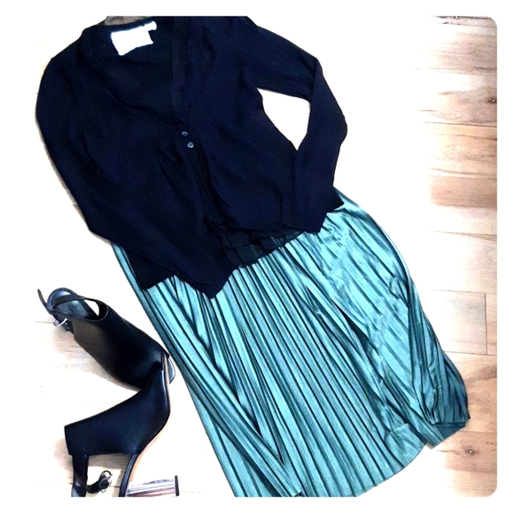 Anthroplogie sweater - Picture 6 of 13